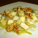 ensalada-tibia-de-endivias-con-manzana-nueces-y-roquefort