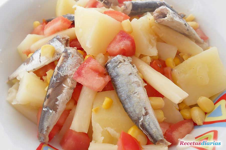 ensalada de patatas y sardinas