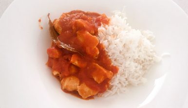 Pollo con tomate especiado y arroz basmati